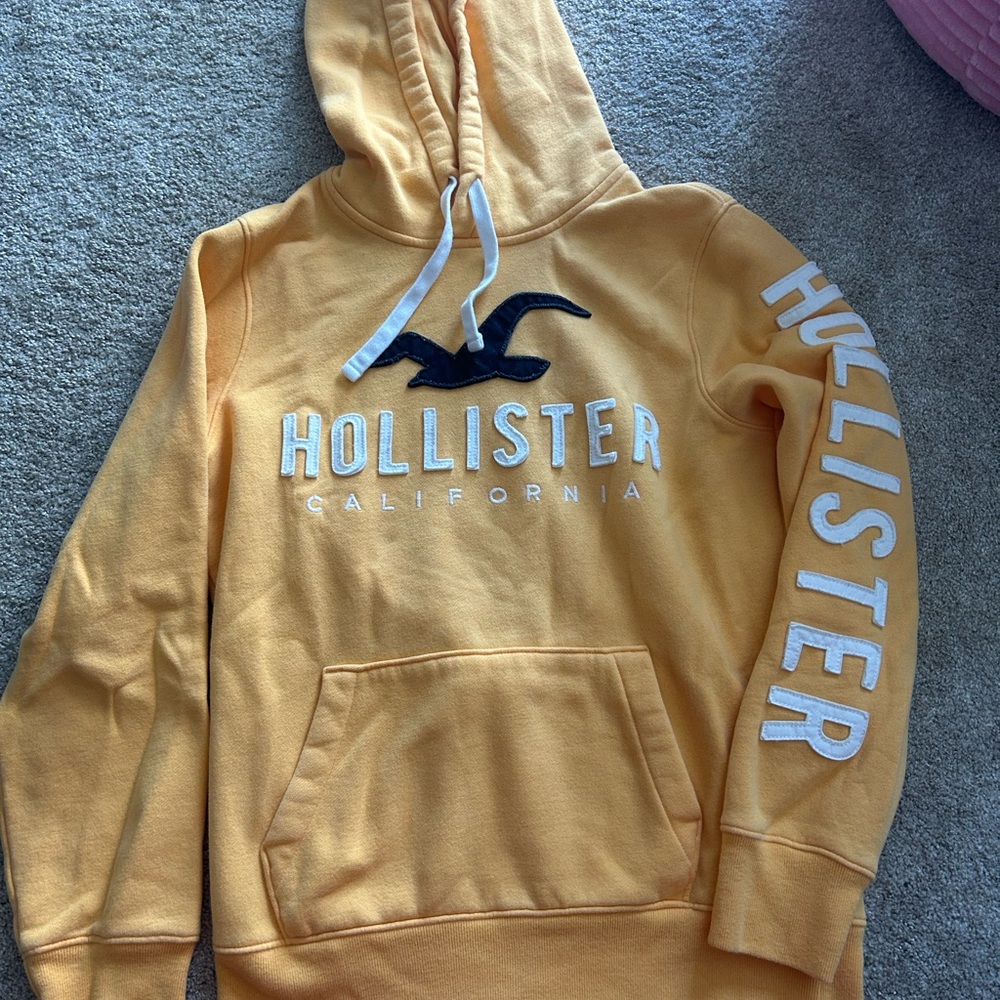 Hollister Men's Mustard Hoodie Sweater